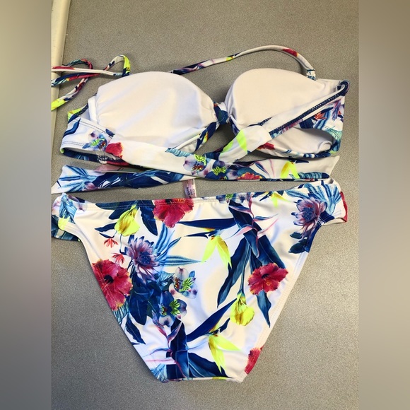 Strapless Pattern Swimsuit Set - Picture 2 of 7